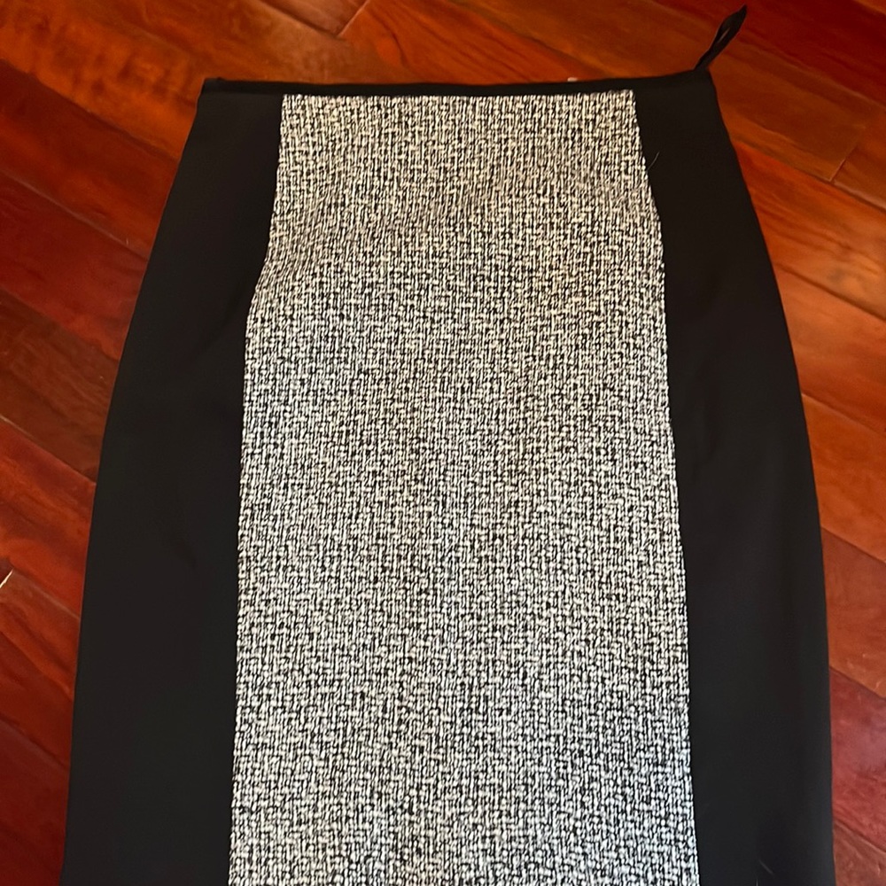 Black and white fully lined skirt